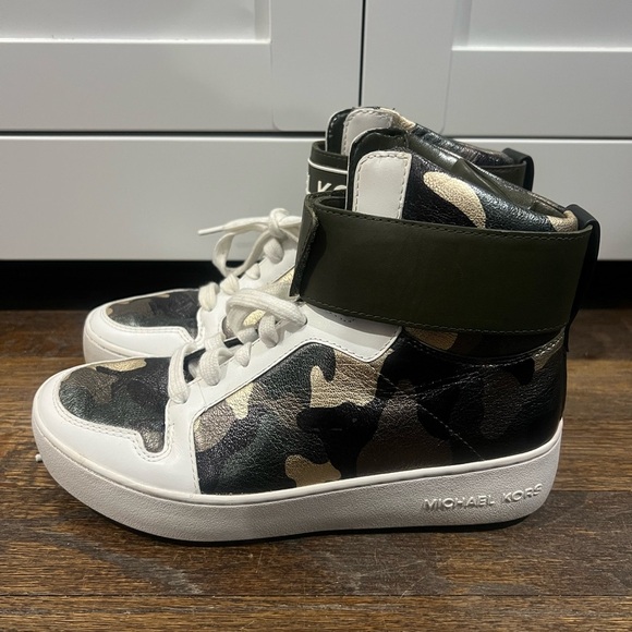 Michael Kors Green Camouflage High-Top Sneakers Gently Used - Picture 5 of 7